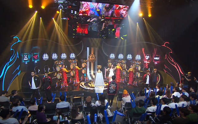 JDG赛后群访 教练：选手们表现很出色了 BP部分处于一些劣势